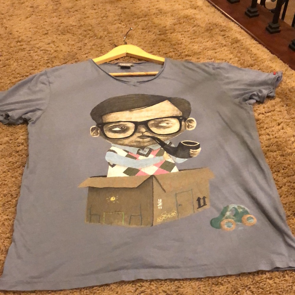👕 Castro Tee - Picture 7 of 8